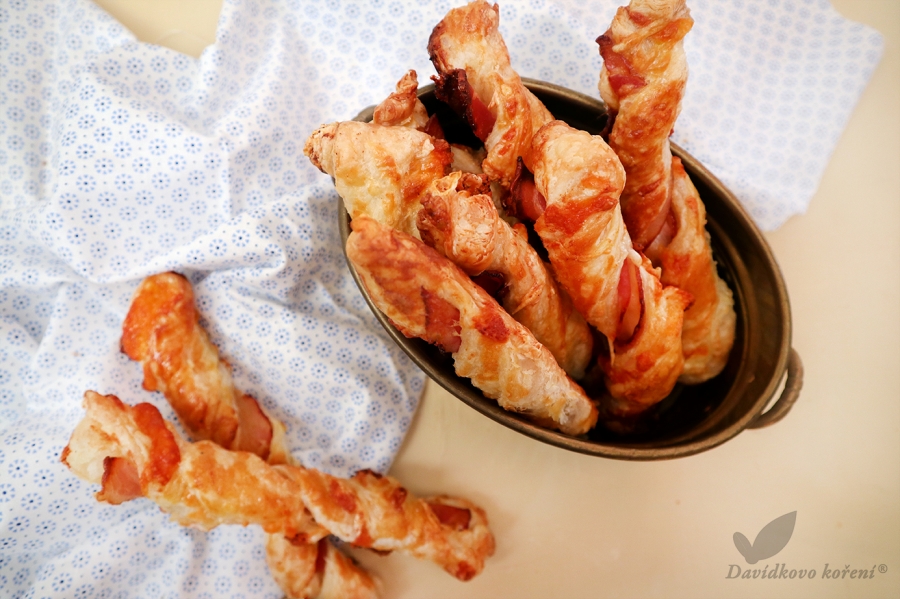 Sýrové tyčinky z listového těsta