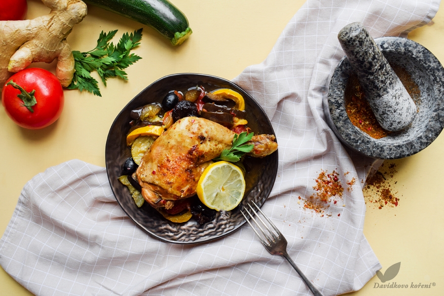 Marocké kuře se zeleninou a sušenými švestkami