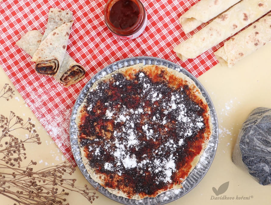 Lokše plněné povidly a mákem