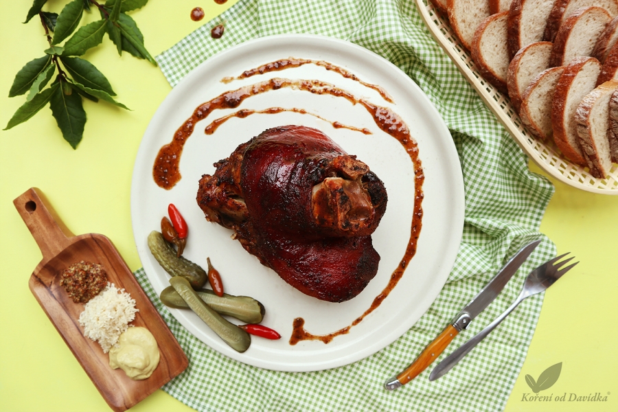 Pomalu pečené vepřové koleno