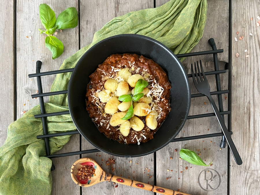 Baklažánové ragú s opečenými haluškami/gnocchi