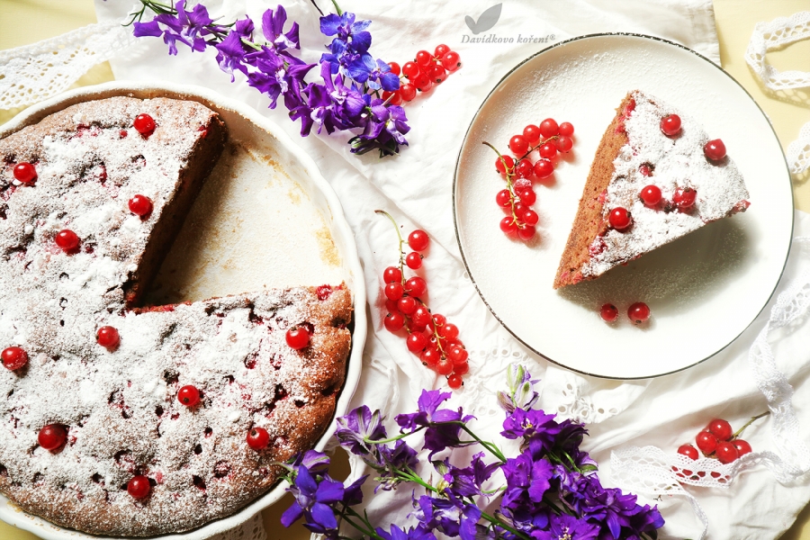 Nadýchaný pohánkový koláč s ríbezľami