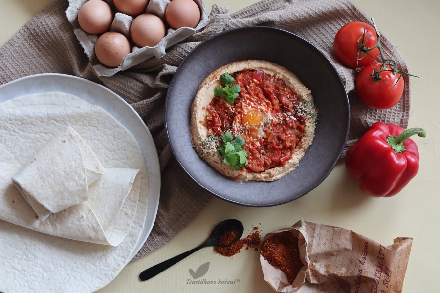 🇹🇳 Šakšuka na hummusovém lůžku