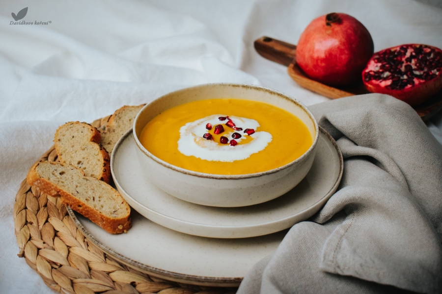 Krémová polievka z pečenej tekvice a koreňovej zeleniny