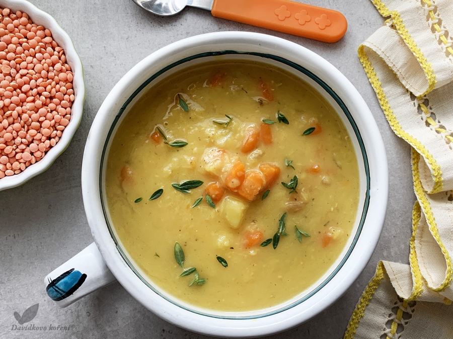 Polévka z červené čočky s mrkví a bramborami
