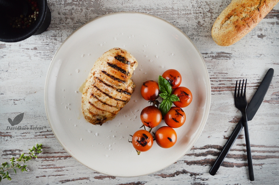 🇮🇹 Kuracie steaky na francúzskych bylinkách s grilovanými paradajkami po taliansky