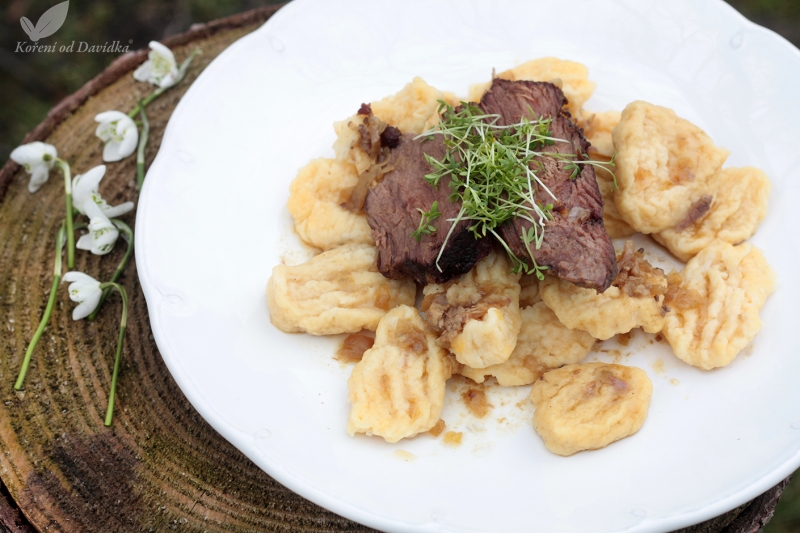 Jahňacie na cesnaku s domácimi haluškami