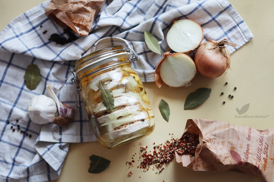 Zapečený hermelín s cesnakom a rozmarínom