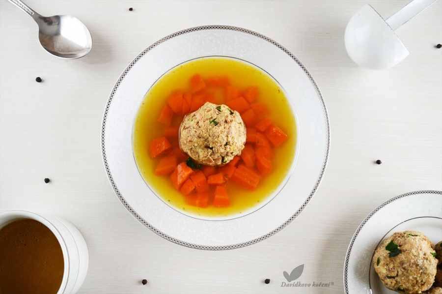 Vývar z hovädzích chvostov s mäsovými knedličkami