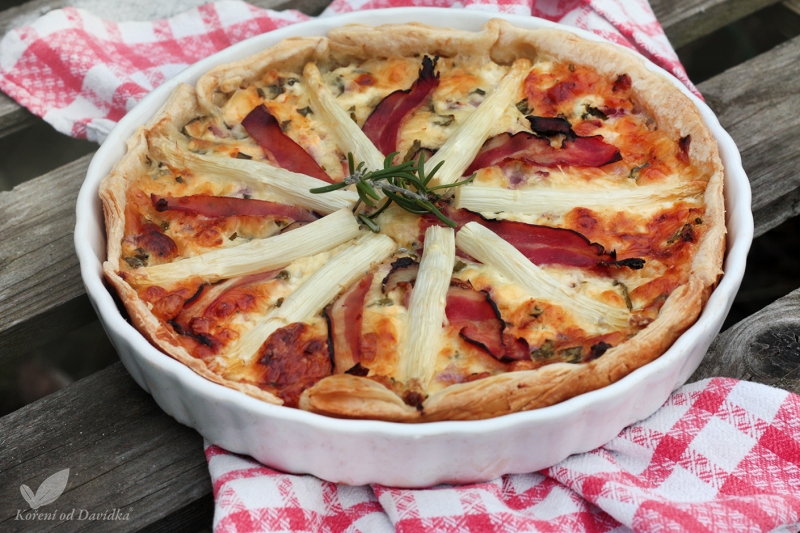 Slaný koláč so špargľou