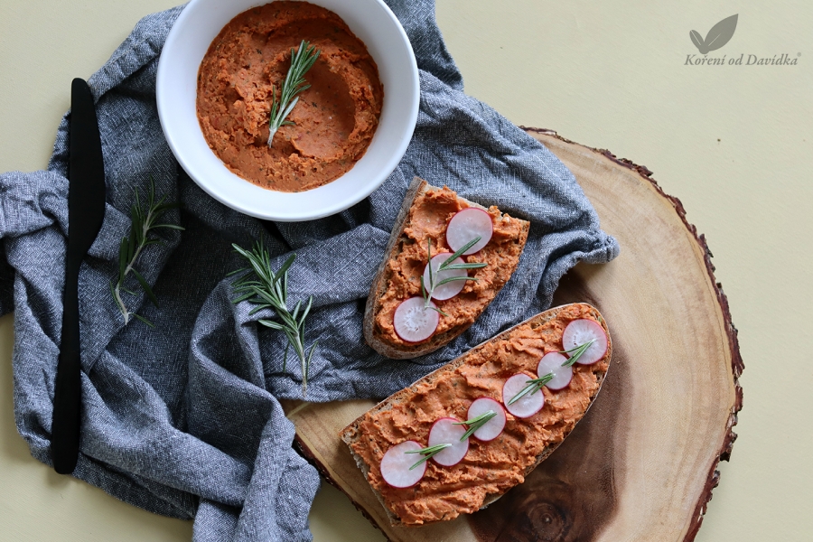 Pomazánka z bielej fazule a sušených paradajok