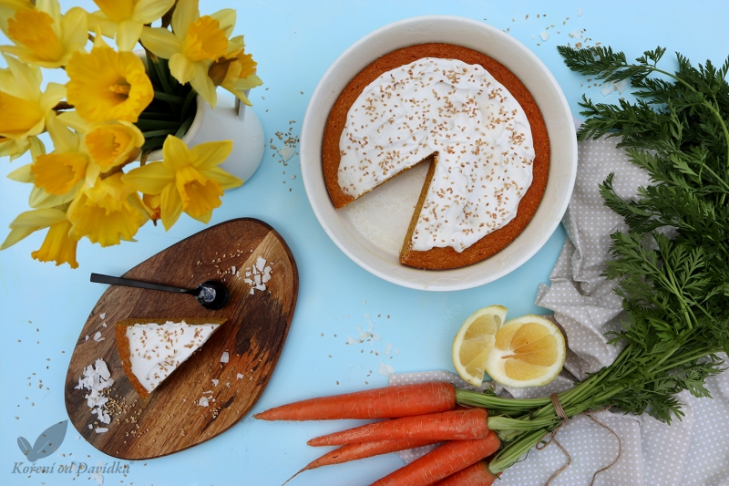 Mrkvový koláč s kokosovou šľahačkou