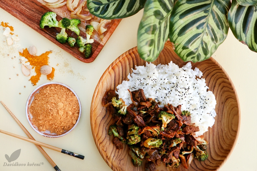 Ázijské hovädzie s brokolicou