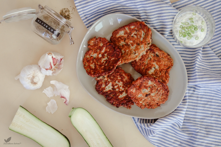 Cuketové placky s jogurtovým dipom