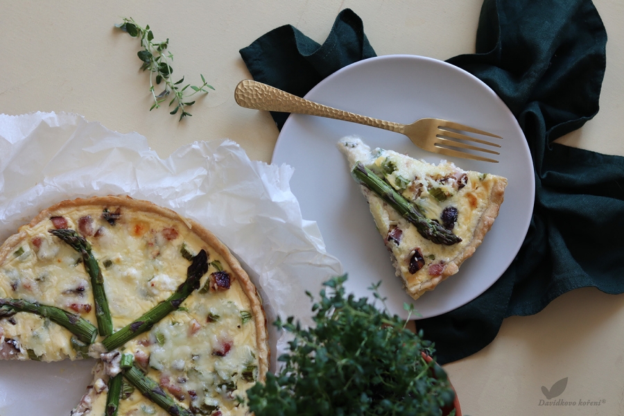 🇫🇷 Lotrinský quiche s chřestem