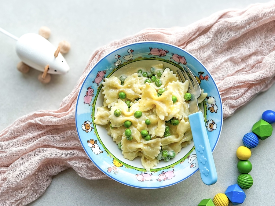 Mašličky s hráškom v smotanovo-bylinkovej omáčke