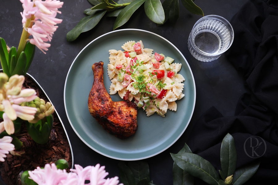 Pečené kurča s cestovinovým šalátom