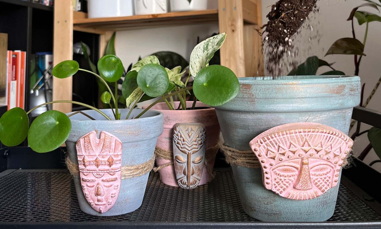 Recyklujte květináče ve vintage stylu