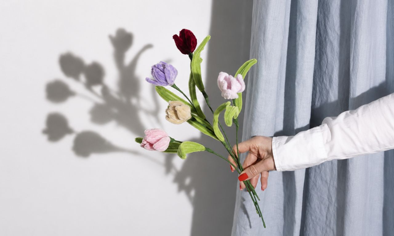 Tulipány z chlupatých drátků