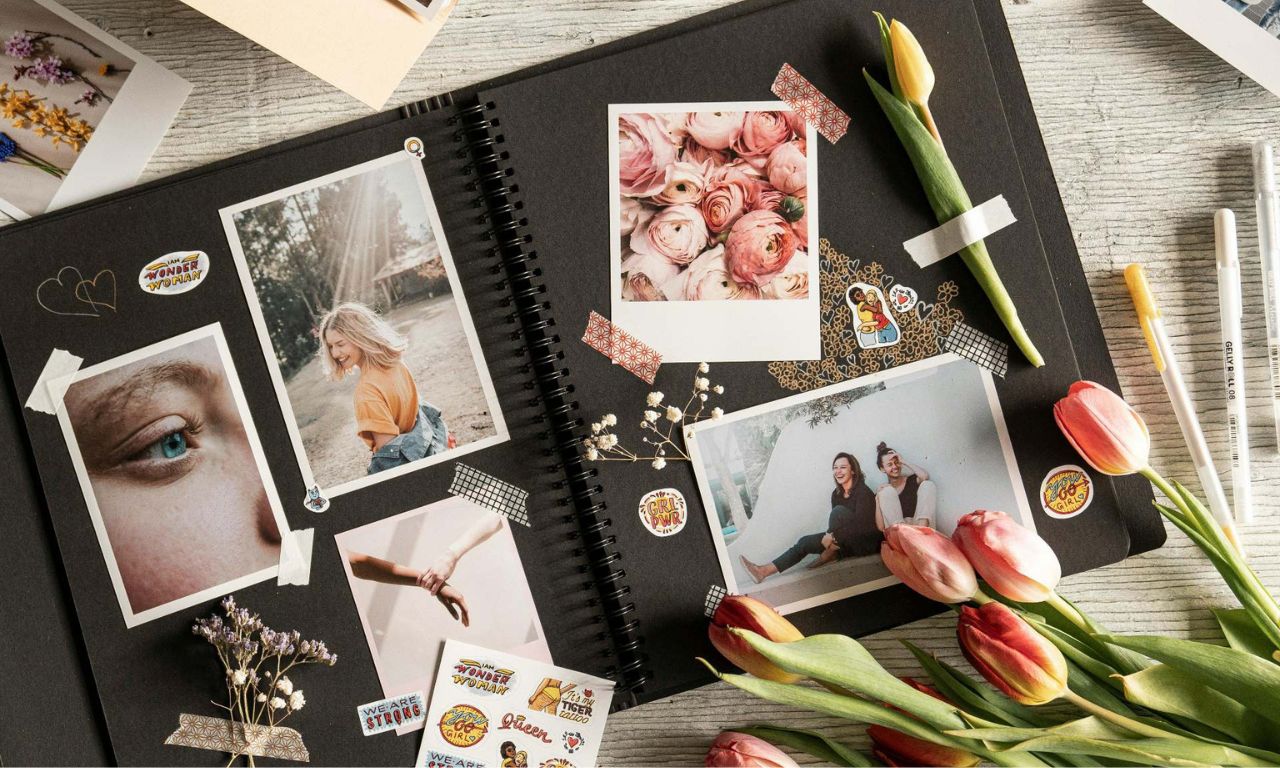 Výroba jarního scrapbooku: obálka, výřezy, embosování a textury