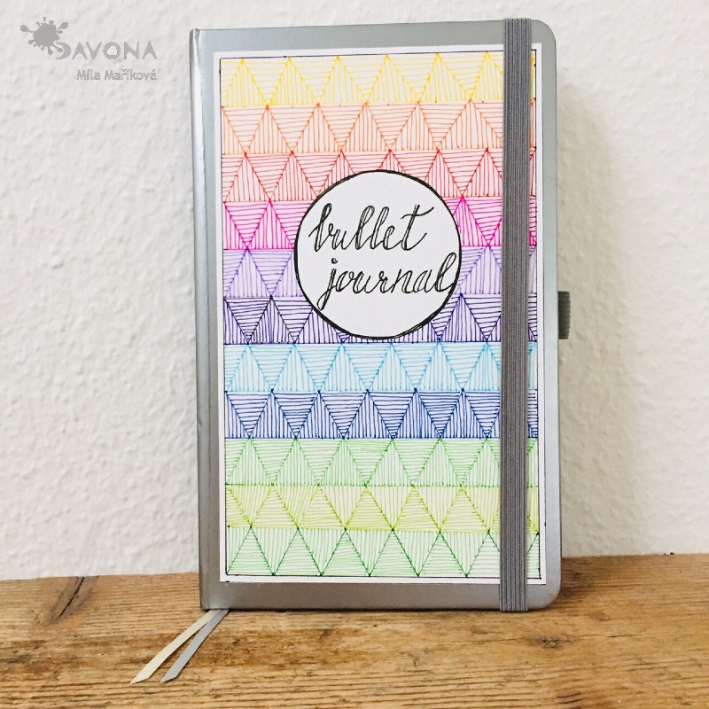 Bullet journal se stránkou na srpen
