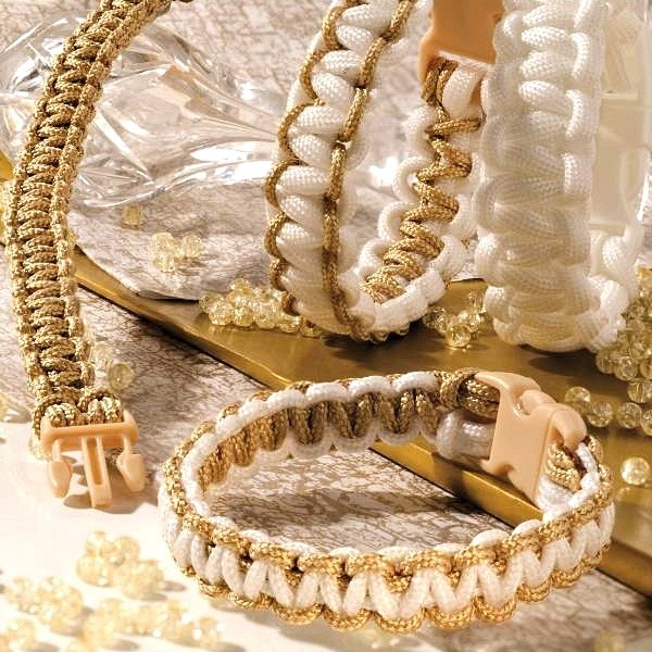 Sváteční náramky Paracord