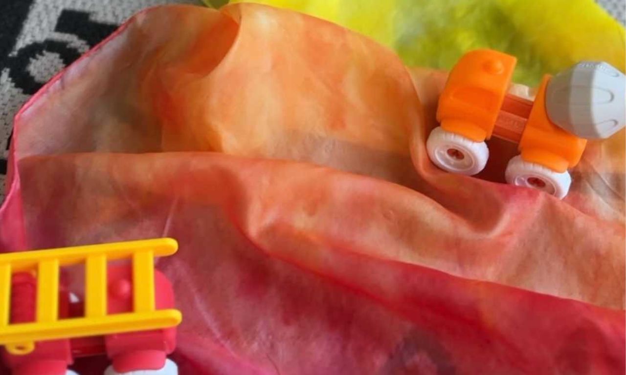 Jak obarvit šálu z hedvábí: jednoduchý DIY návod