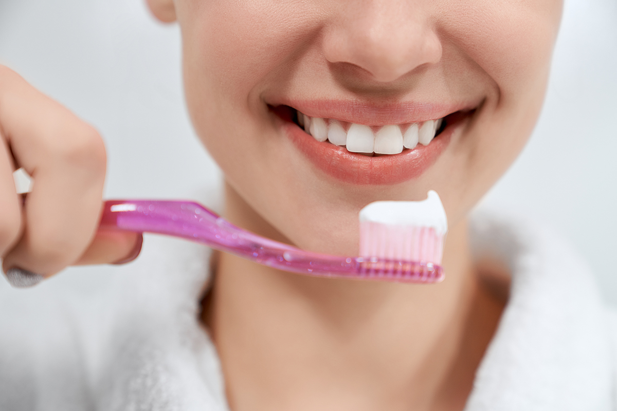 Zubní hygiena aneb proč kartáček nestačí