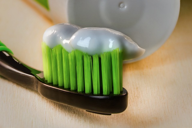 toothbrush-6816604_640