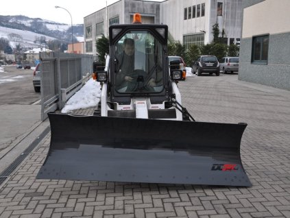 STAVEBNÝ PLUH NATAČACÍ + BOČNÝ SKLON model LTDA 2700