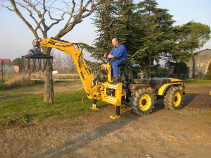 Podkop za traktor E210