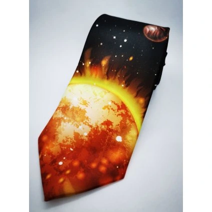 Kravata s motivem slunce a planet