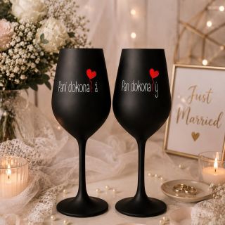 👰🤵 Dva lidé, jedna cesta a nekonečno společných okamžiků. ❤️ Překvapte novomanžele originálními skleničkami, které jim...