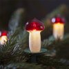muchotravka cervena vianocne osvetlenie retro sviecky na stromcek a