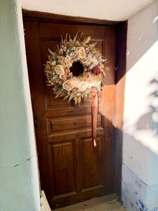 Podzim v tlumených tónech 🍂 Nové trvanlivé podzimní věnečky už najdete na našem e-shopu. 😍 www.decoriva.cz #autumnwreath...