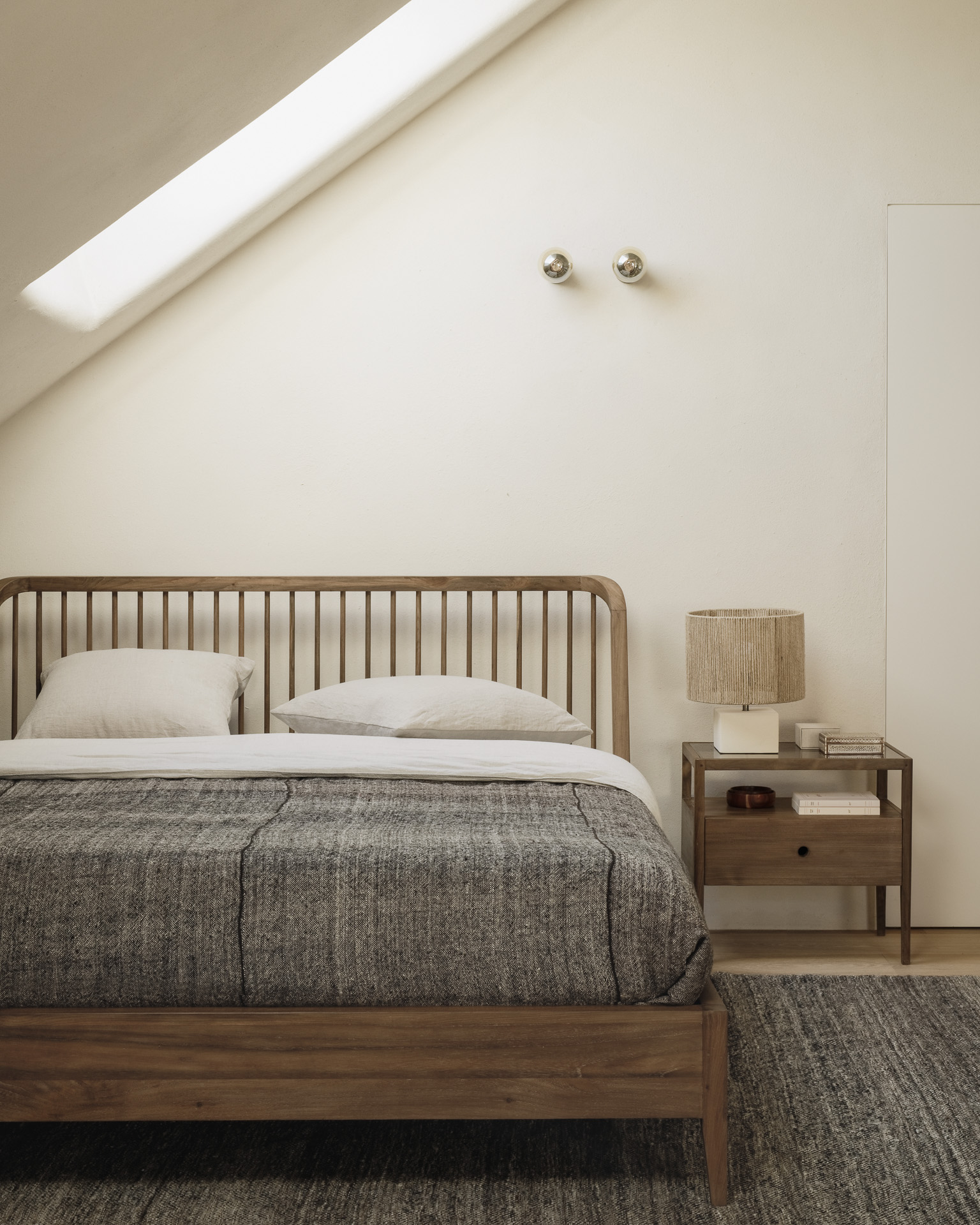 14171_14172_14173_14174_Spindle_bed_14175_Spindle_bedside_table_WEB