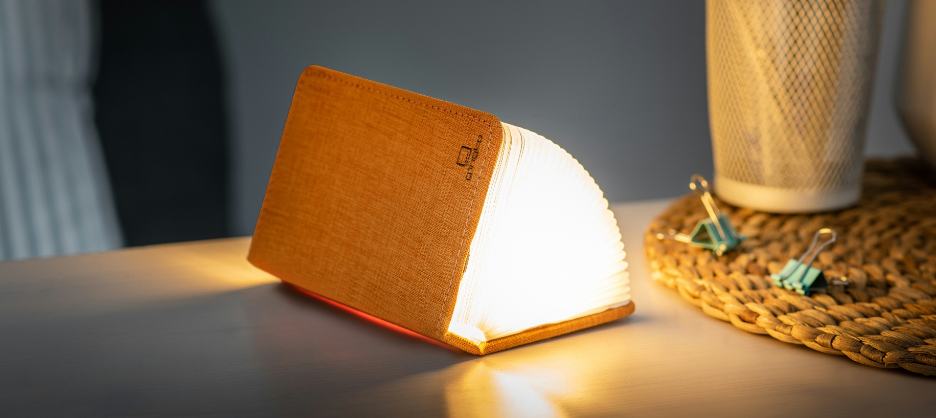 Levně Rozkládací světlo "Smart Book" mini, oranžová látka - Gingko