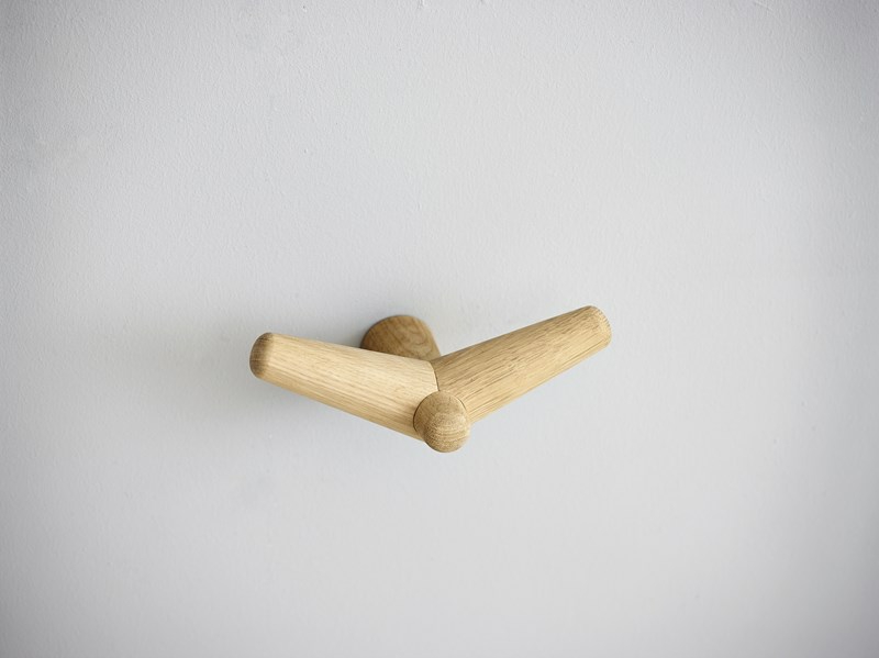 Nástěnný věšák "Tail Wing", střední, 2 varianty - Woud Varianta: černá bříza (obrázek 5)