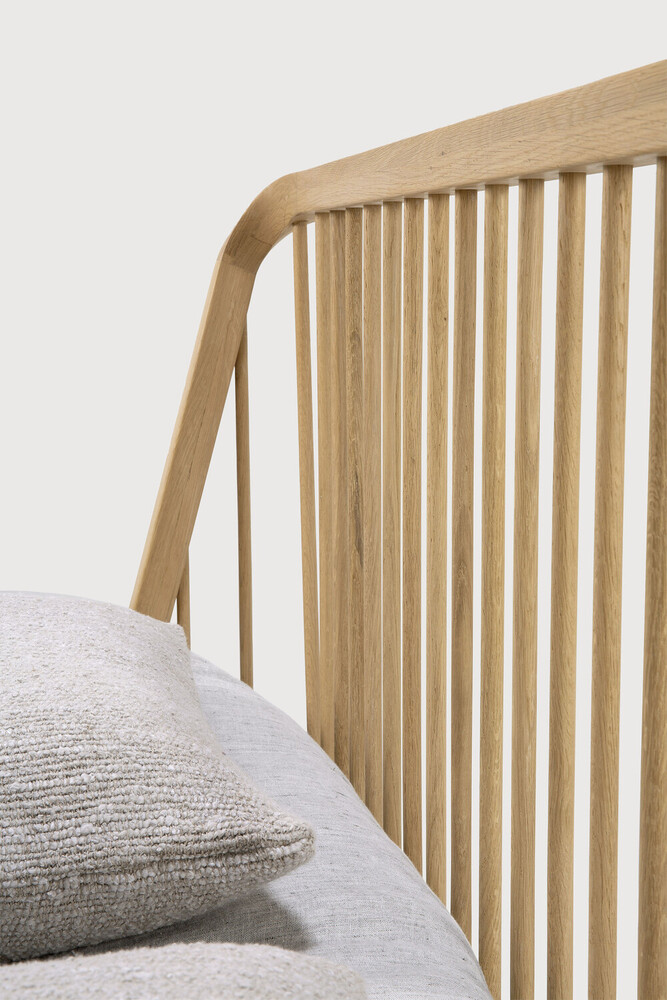 Dubová designová postel Spindle s žebrovaným čelem, 160 x 200 cm, světlá - Ethnicraft (obrázek 7)