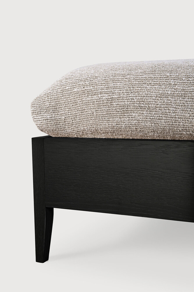 Dubová designová postel Spindle s žebrovaným čelem, 160 x 200 cm, černá - Ethnicraft (obrázek 6)