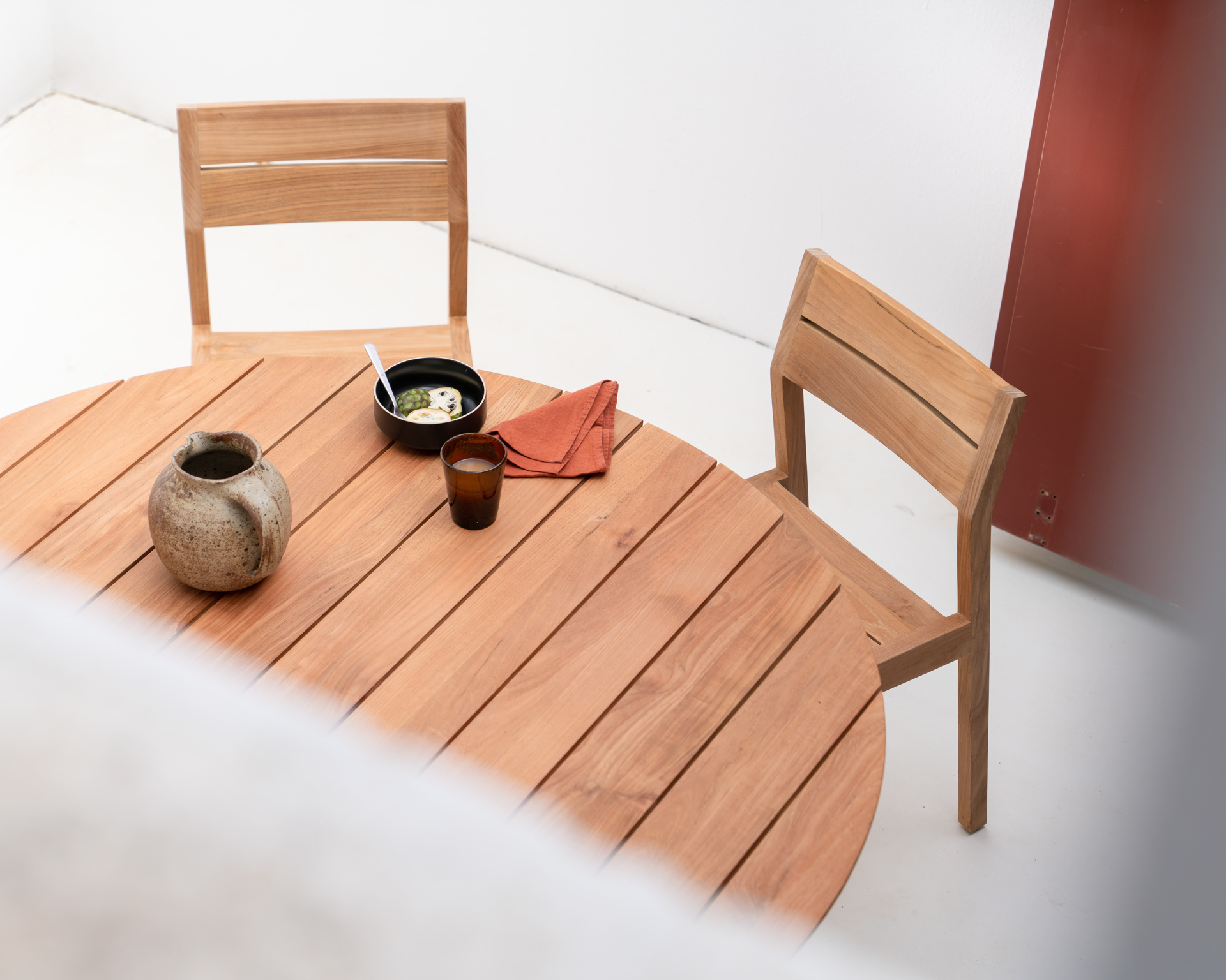 Venkovní jídelní stůl Circle - teak - kulatý - Ethnicraft (obrázek 4)