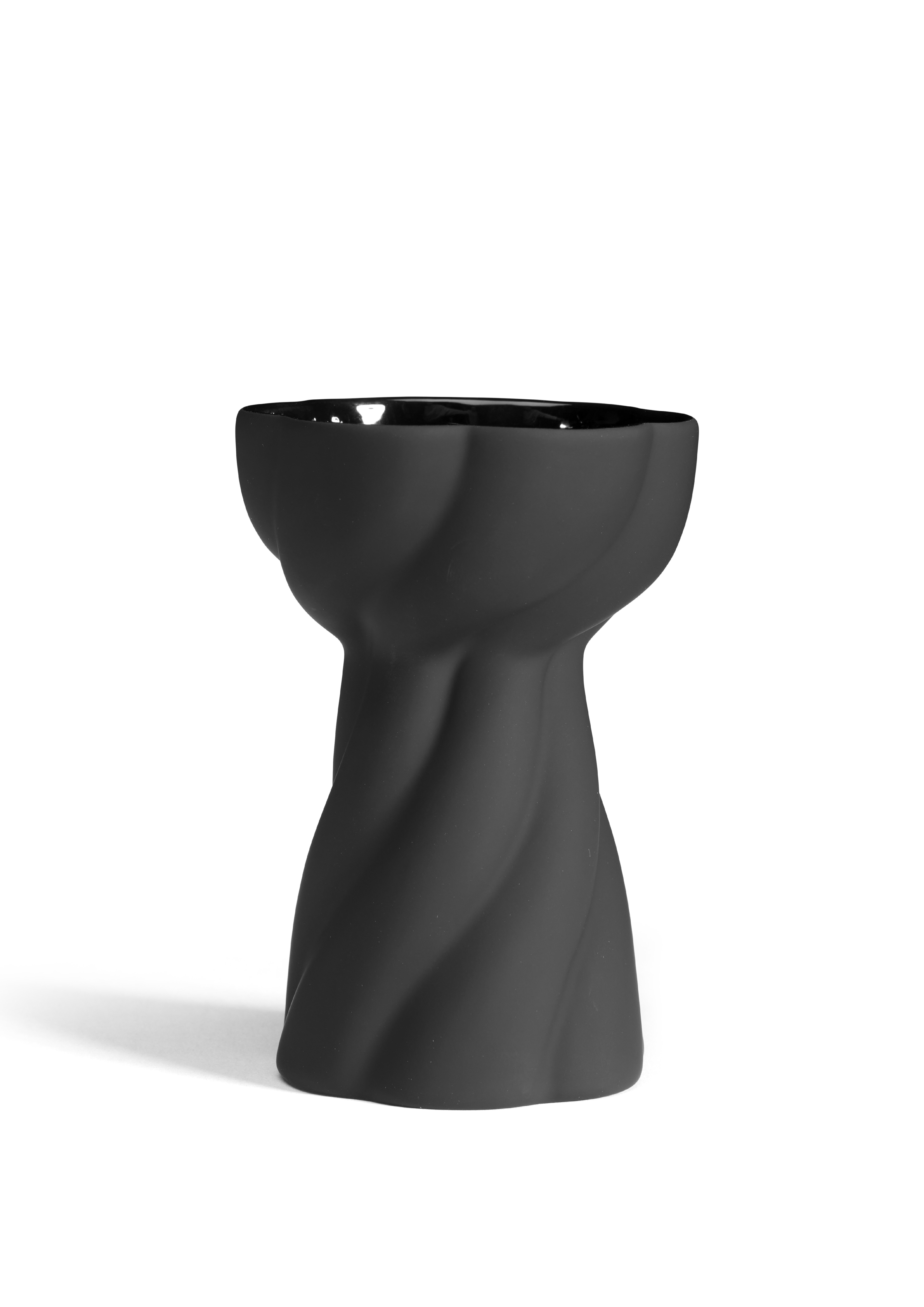 Levně Váza Twist Bulb 12cm, barva černá - COOEE