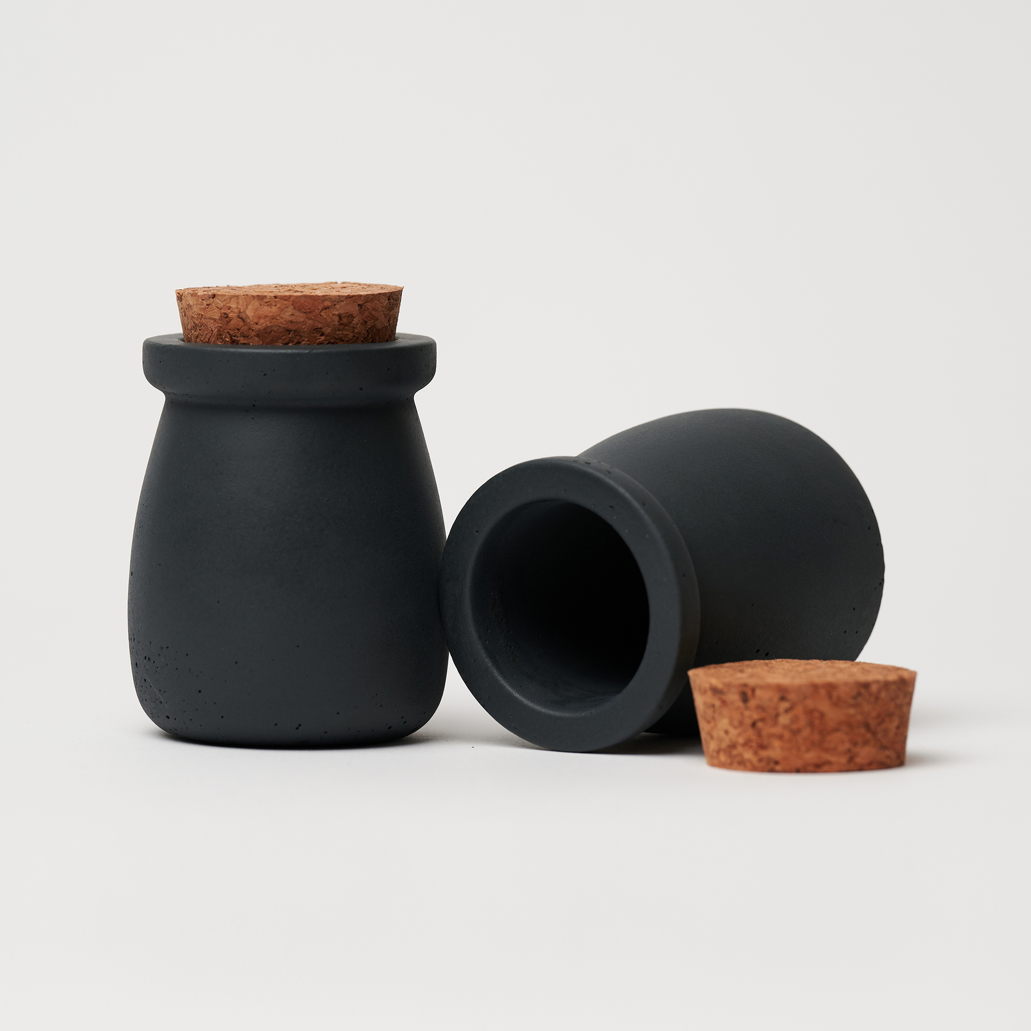 Levně ODLITO Betonová dóza – Nefertiti – grafit (černá) – 8 cm – 2ks
