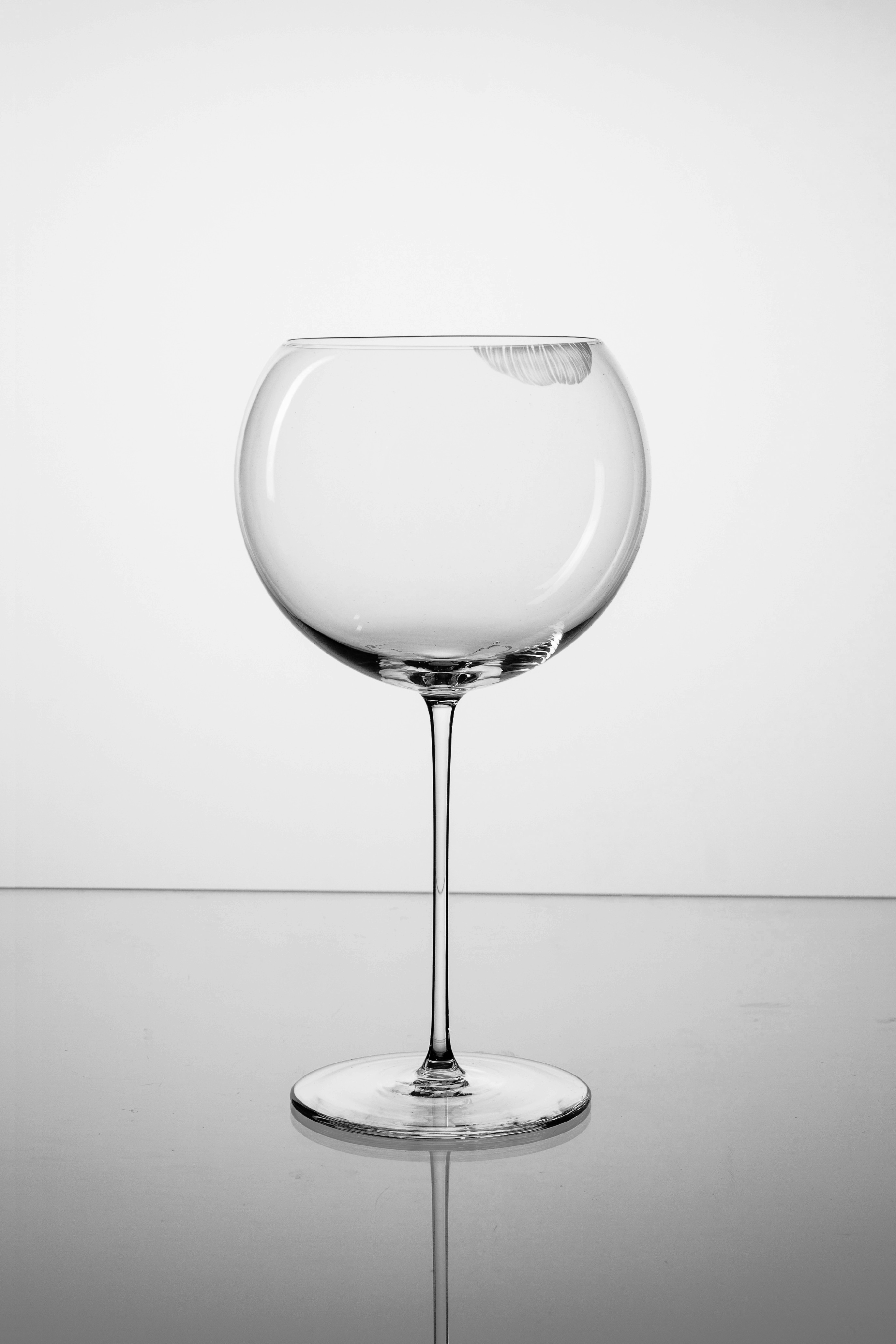 E-shop Lukáš Houdek a HG atelier s.r.o. Pohár na víno Priceless KISS / Neoceniteľný bozk, 1 bozk - Lukáš Houdek