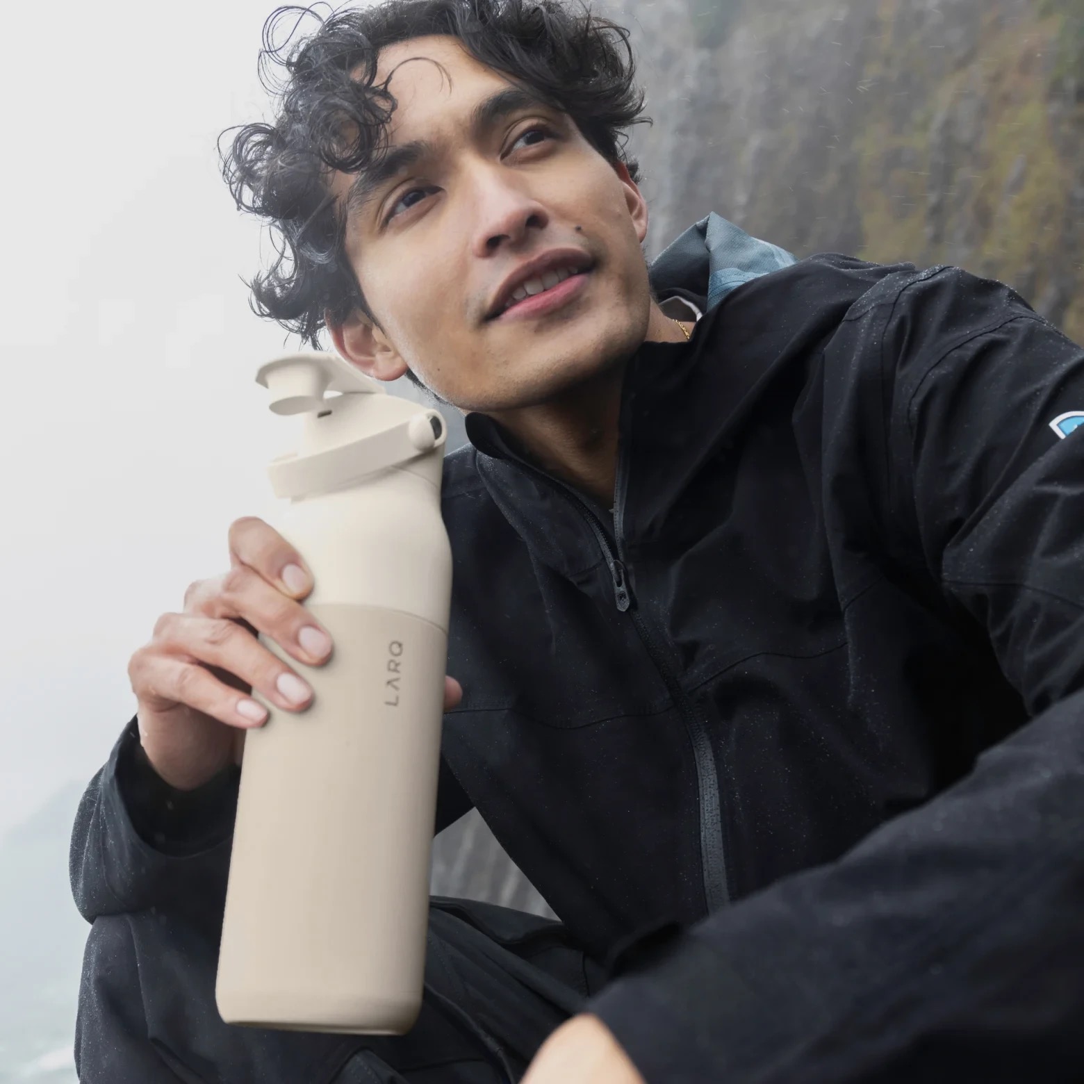Antibakteriálna fľaša PureVis 2 Mojave Dune 680 ml - LARQ