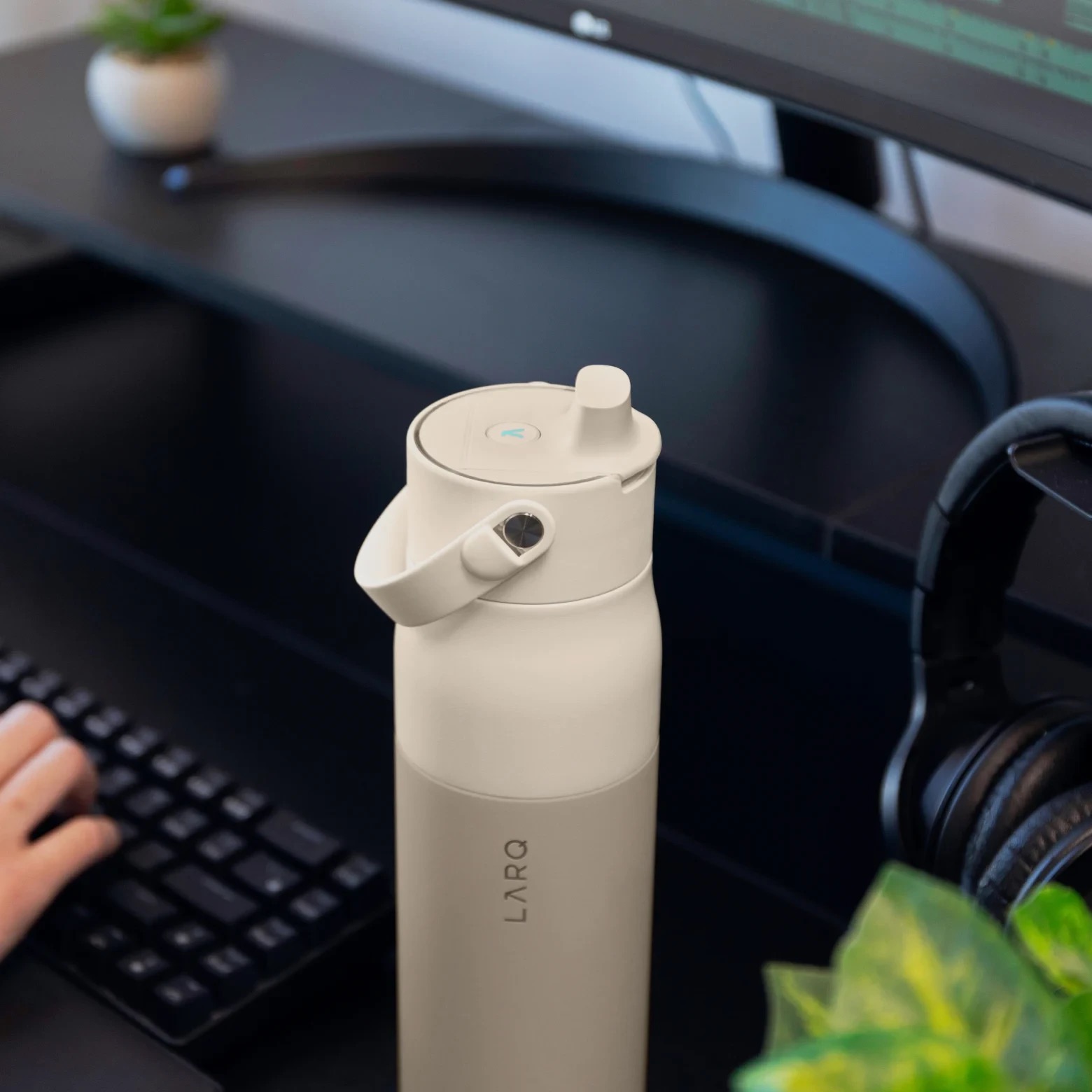 Antibakteriálna fľaša PureVis 2 Mojave Dune 680 ml - LARQ