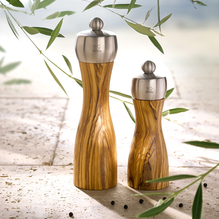 PEUGEOT FIDJI OLIVE mlynček na soľ 2 veľkosti, olivové drevo Výška: 15 cm