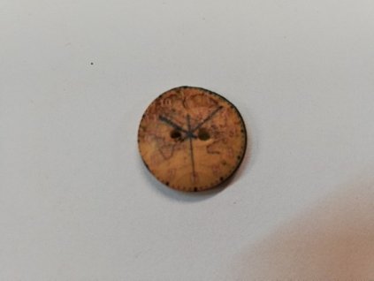 Dřevěný knoflík 2 dírky 2 cm Ciferník 6