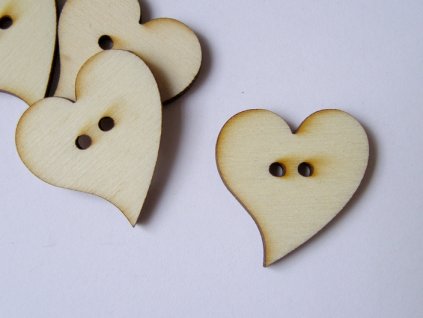 Dřevěný výřez knoflík srdíčko 2,3 x 2,4 cm