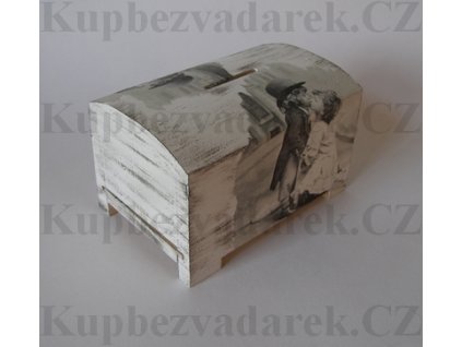 Dřevěná kasička 13 x 8 cm První pusa